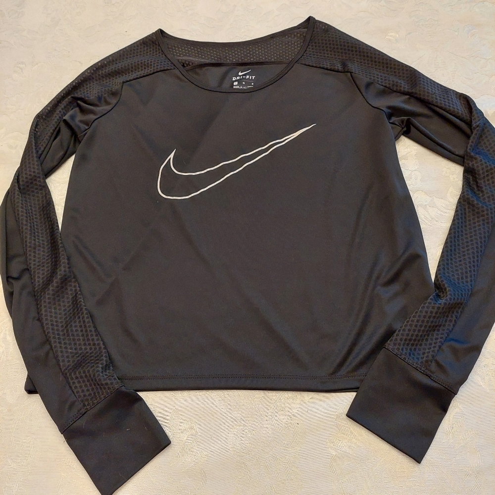 Nike dryfit long sleeve athletic women's top. Size medium